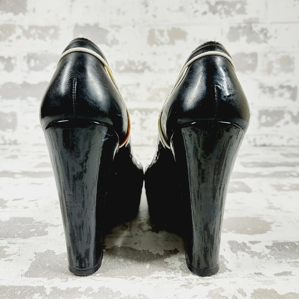 White House Black Market Brady Black White Trim Slip On Wedge Heels O290